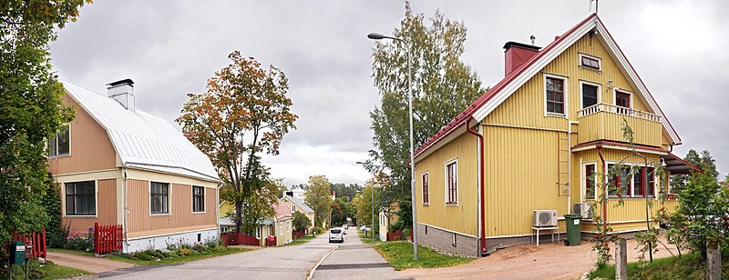 File:Kuopio - Linnanpellonkatu.jpg