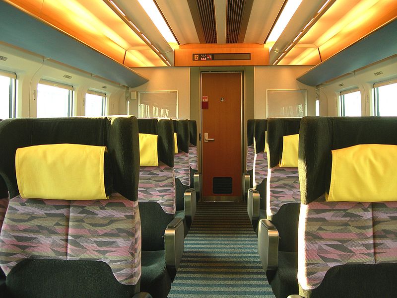 File:Kuroha E750-2 Green car inside.jpg