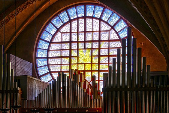 Tampere Cathedral, stained glass window "Sun window" by Hugo Simberg on the organ balcony Photographer: Ilkka Alavalkama