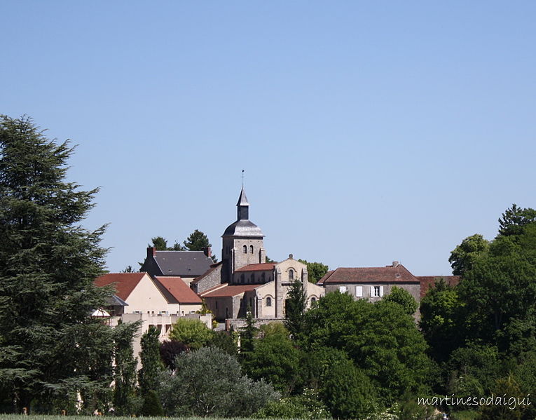 File:Le village et l'église.jpg