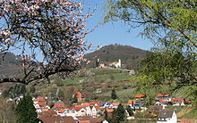 Blick auf Leinsweiler und darüber der Slevogthof