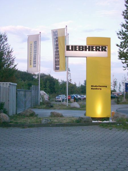 File:Liebherr Hamburg-Harburg02.jpg