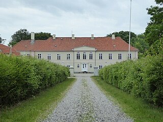 <span class="mw-page-title-main">Lindersvold</span> Manor house near Faxe, Denmark
