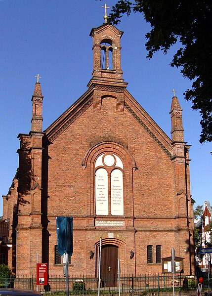 File:Lutherische Kirche Fürstenwalde Front.jpg