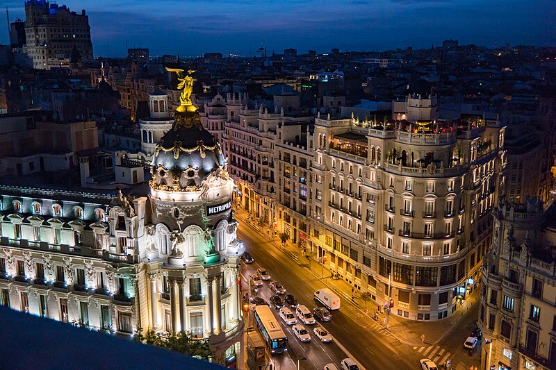 File:Madrid Gran Via Metropolis (28895530633).jpg