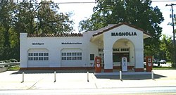 Magnolia-huoltoasema.jpg