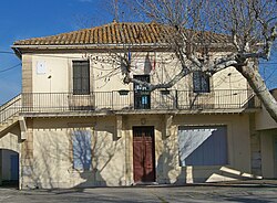 Mairie du Mas-Blanc-des-Alpilles.