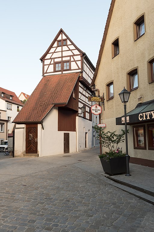 Mauerweg 7, Stadtmauer mit Turm Hersbruck 20180618 003