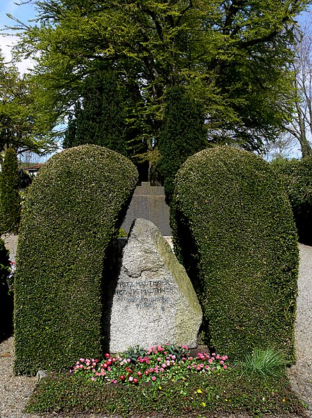 File:Meersburg Friedhof Mauthner.jpg