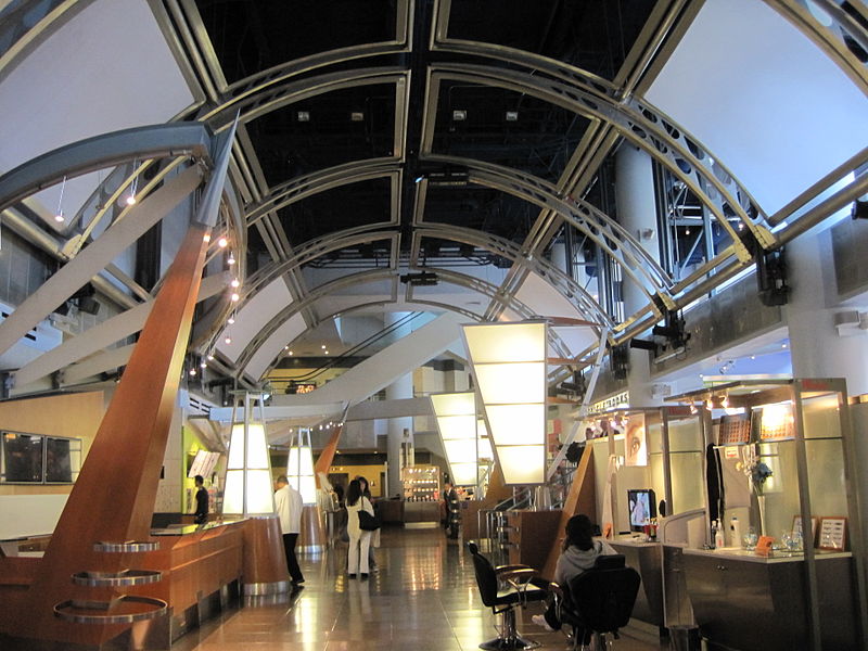 File:Metreon interior, 1st floor 2.JPG