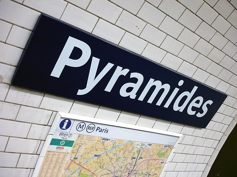 File:Metro de Paris - Ligne 7 - Pyramides 03.jpg