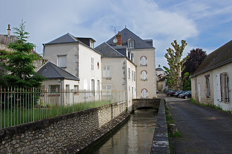 File:Meung-sur-Loire (Loiret) (9083319641).jpg