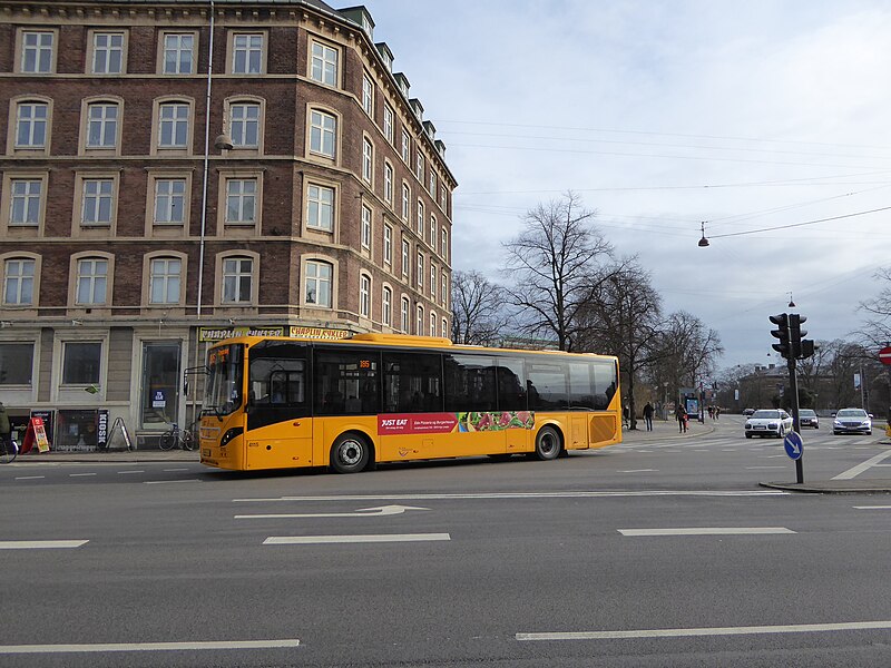 File:Movia bus line 185 at Sølvtorvet.jpg