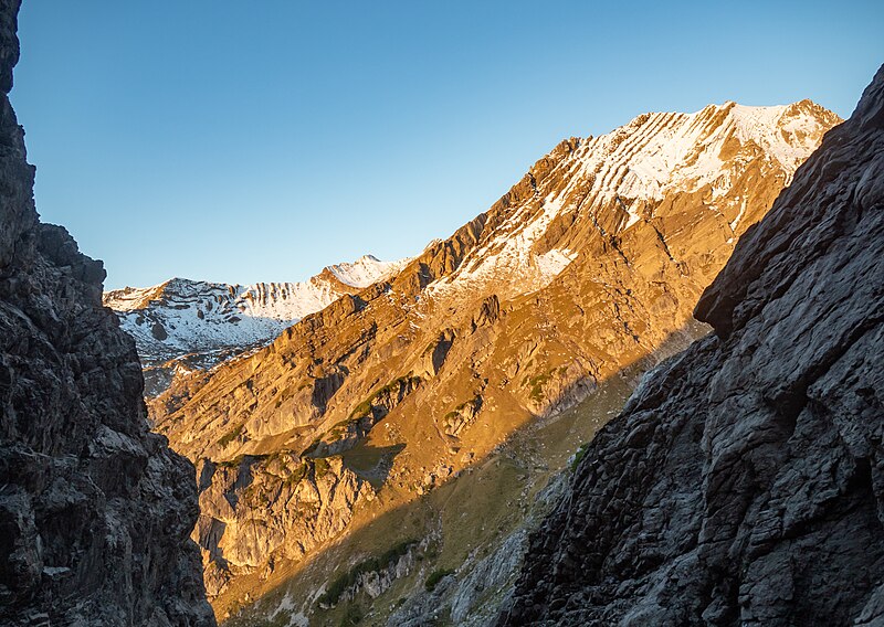 File:Muttekopf im Sonnenaufgang.jpg