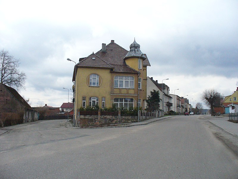 File:Na prawo ul. Zwycięzców - panoramio.jpg