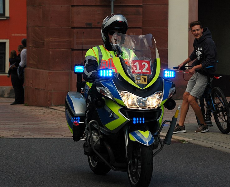 File:Neckargemünd - Police Motorcycle - BMW - 2018-08-26 13-15-21.jpg