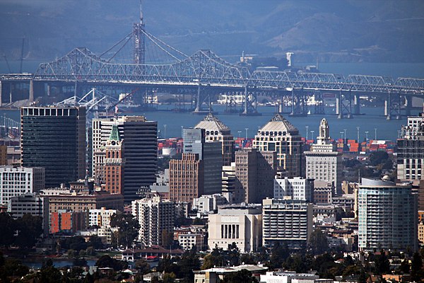 Image: OAKLAND, CA, USA   Skyline and Bridge