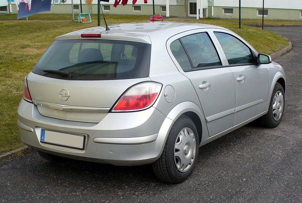 File:Opel Astra H Fünftürer Heck.JPG - Wikipedia