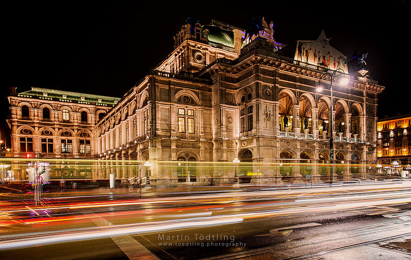 File:Oper Wien bei Nacht.jpg