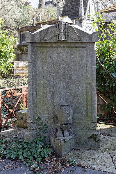 File:Père-Lachaise - Division 17 - Lemaire 09.jpg