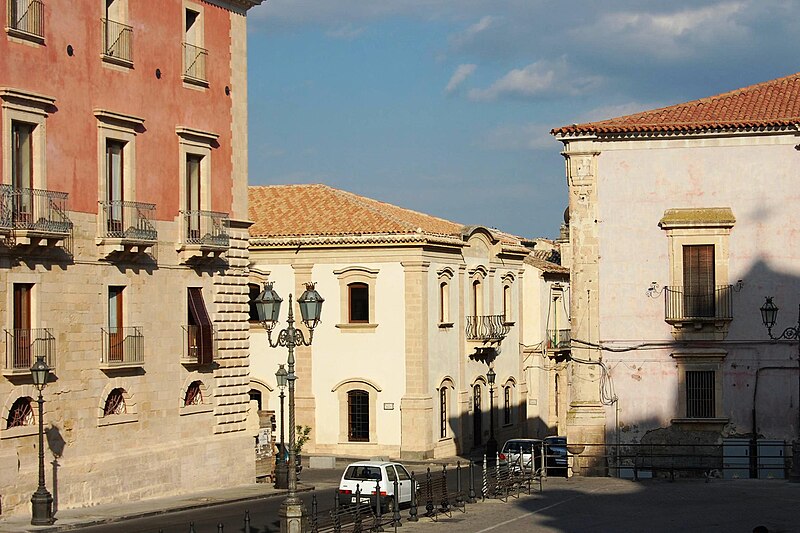 File:Palazzo maiorana.JPG