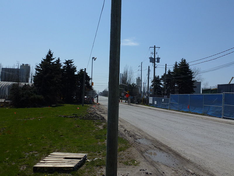 File:Pano south of the Ashbridges Bay Carhouse construction, 2013 04 27 -ap.JPG