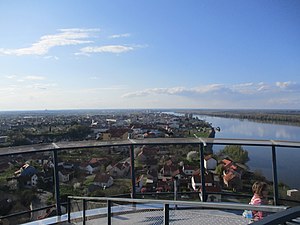 Pogled na Vukovar i Dunav sa novoobnovljenog vukovarskog vodotornja.