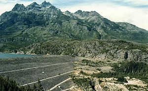 Paredón de la Presa de Futaleufú, Chubut, Argentina - panoramio.jpg