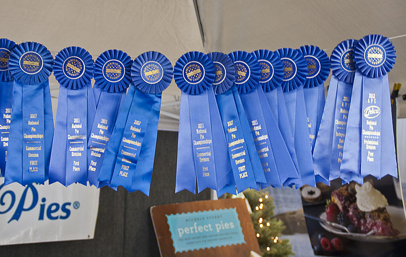 File:Perfect pies & blue ribbons - The Big E, 2014-09-24.jpg