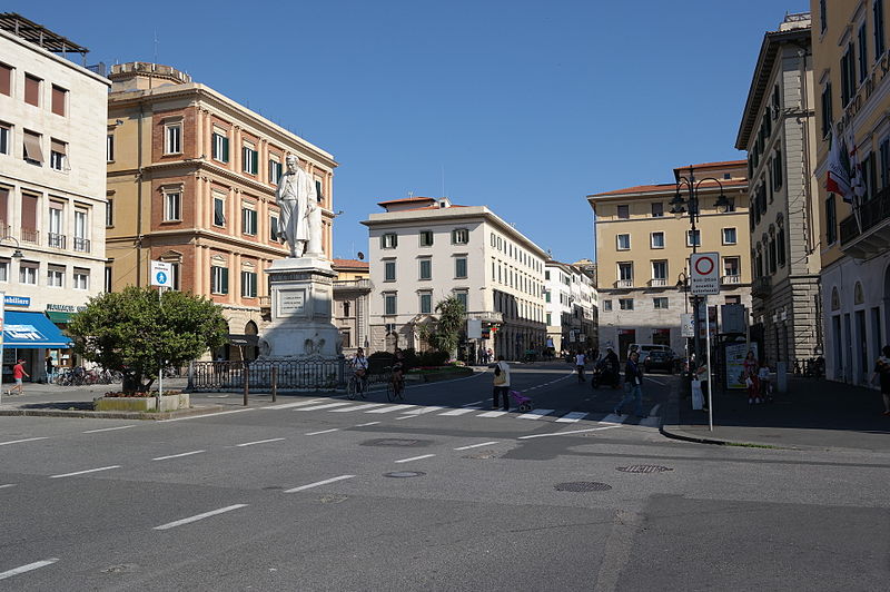 File:Piazza Cavour Livorno 01.JPG