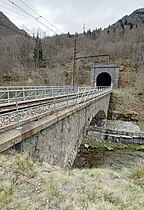 Pont sur l'Ariège et entrée inférieure du tunnel, sur la commune de L'Hospitalet-près-l'Andorre.