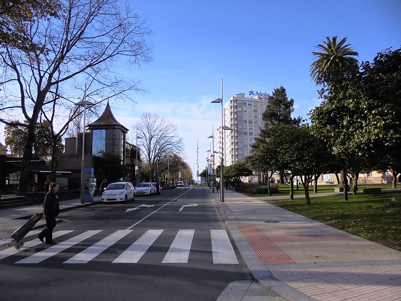 File:Pontevedra capital Calle Alameda.jpg