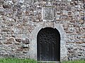 Chapelle Notre-Dame du Folgoat, entrée ouest et blason