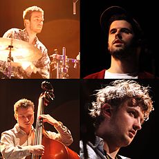 Portico Quartet выступают на Cully Jazz Festival в 2011 году. По часовой стрелке начиная с верхнего левого: Дункан Беллами, Ник Малви, Джек Уайлли и Майло Фицпатрик