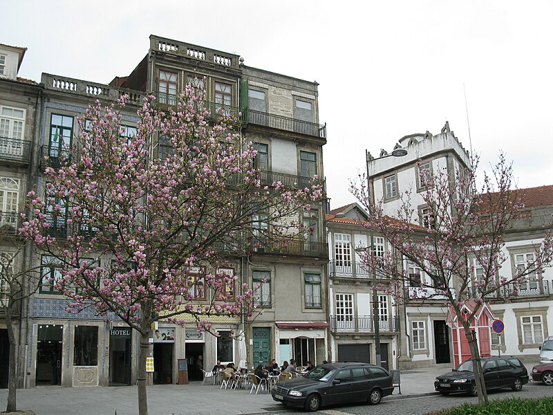 File:Porto, Praça de Carlos Alberto (11).jpg