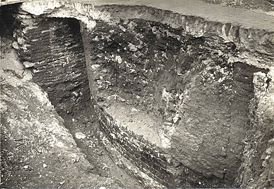 Vestiges de l'enceinte romaine, lors de la pose de canalisation d'égouts (1910).