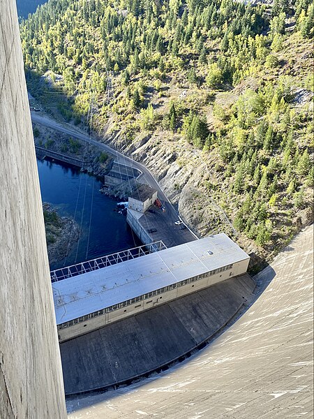 File:Powerhouse, Hungry Horse Dam, Hungry Horse, MT - 51533067316.jpg