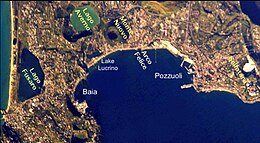 Pozzuoli NASA ISS004-E-5376 noms ajoutés.jpg