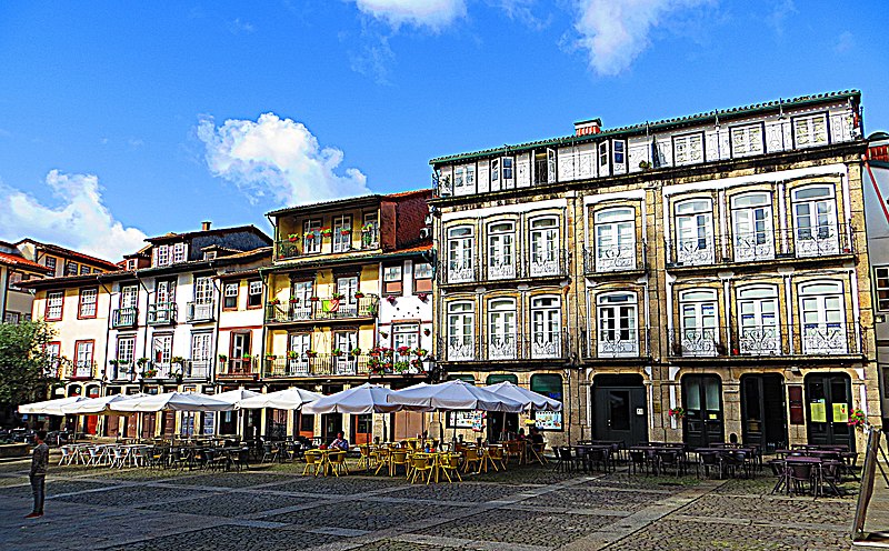 File:Praca S. Tiago - panoramio (1).jpg