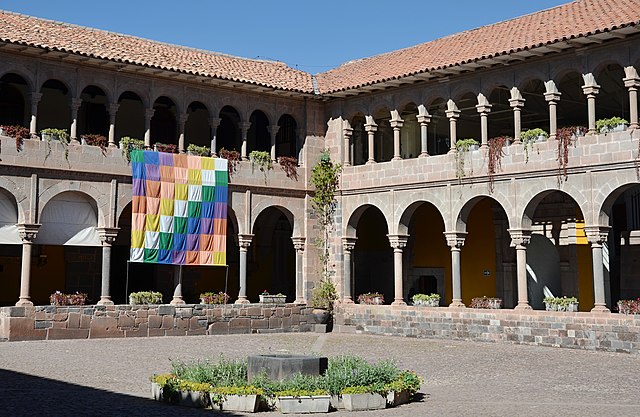 640px-Qorikancha_-_Cusco_-_panoramio_%281%29.jpg