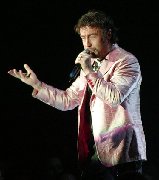 Rodgers performing with Queen in 2005