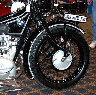 Fortune Salaire Mensuel de Bmw R 57 Combien gagne t il d argent ? 300 000 000,00 euros mensuels