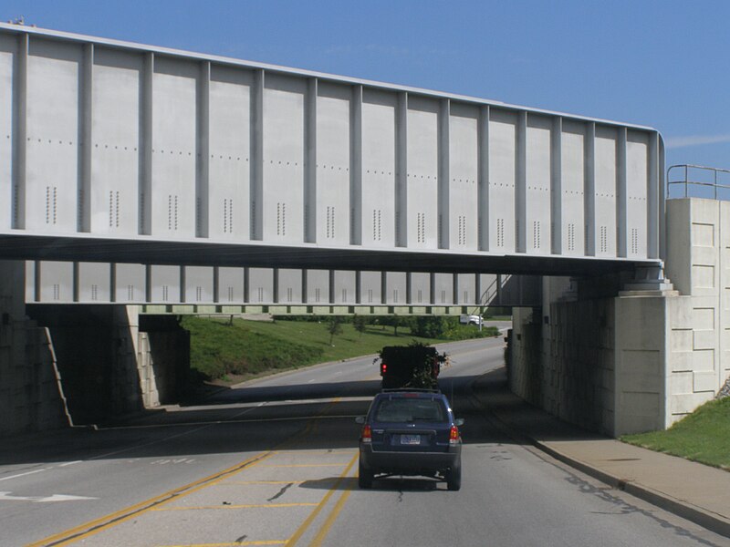 File:Railroad overpass P6170746.jpg