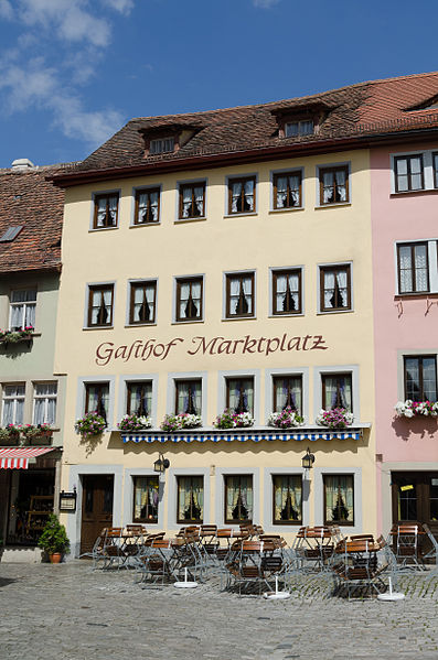 File:Rothenburg ob der Tauber, Grüner Markt 10-001.jpg
