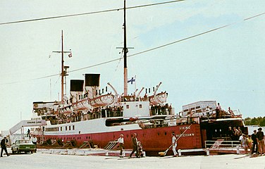 S/S Viking i röd målning, slutet 1960-tal.