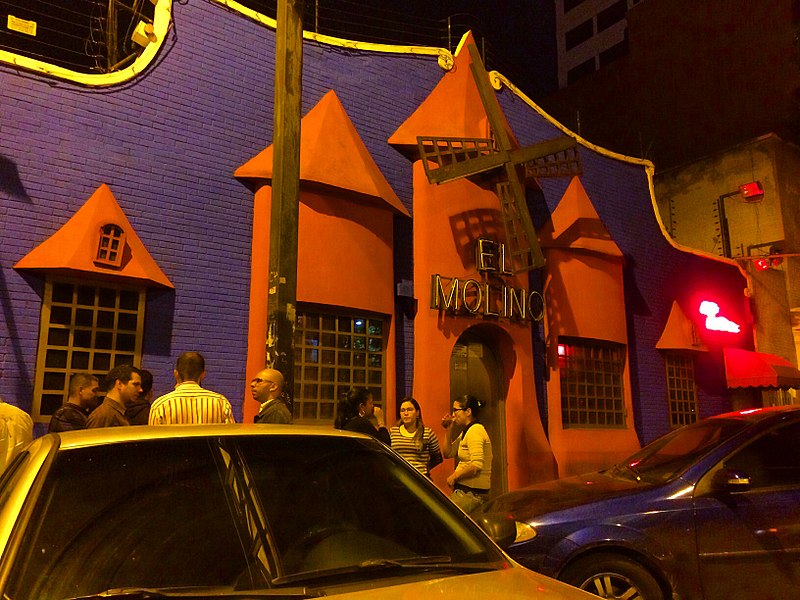 File:Sabana Grande Caracas Moulin Rouge Vicente Quintero fotografía mayo 2018 01.jpg