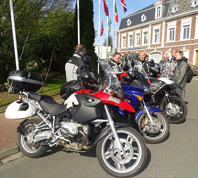 File:Saint-Amand-les-Eaux - Paris-Roubaix juniors, 12 avril 2015, départ (A67).JPG