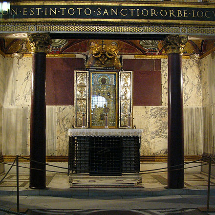 Main altar of the Sancta Sanctorum, enshrining the Uronica.