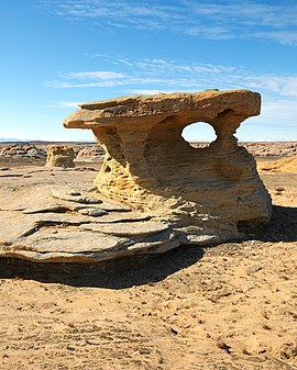 AreniscaFormaciónJamesonLandGreenlandAugust2007.jpg