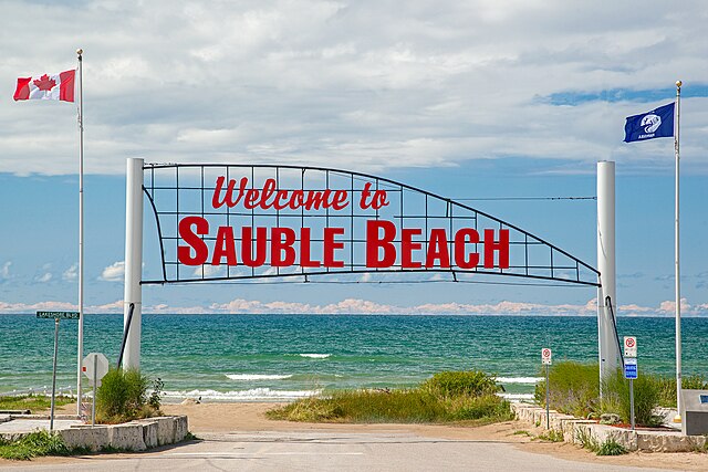 Sign at the entrance to the beach